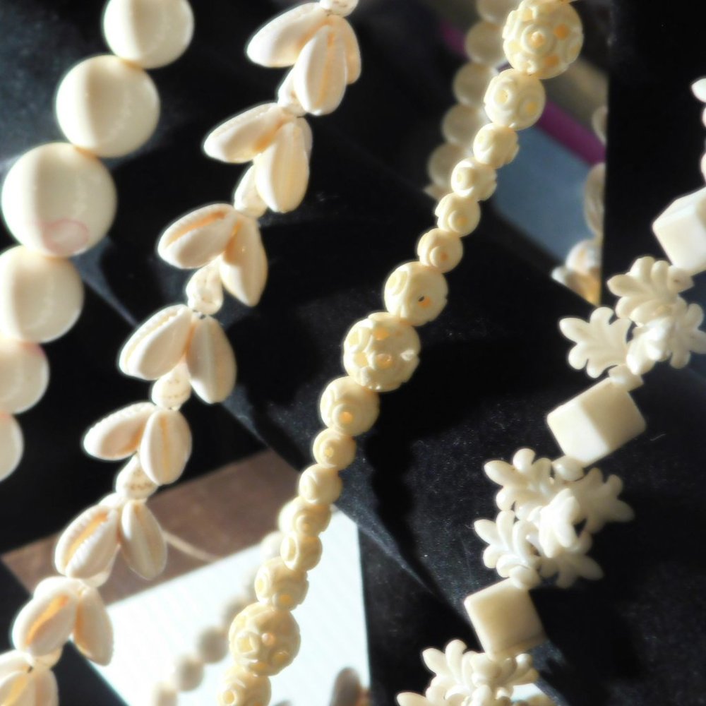 4 WHITE NECKLACES